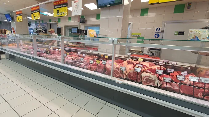 HiperDino El Tablero – Supermarkt im Süden von Gran Canaria (Wein und Fleischtheke)